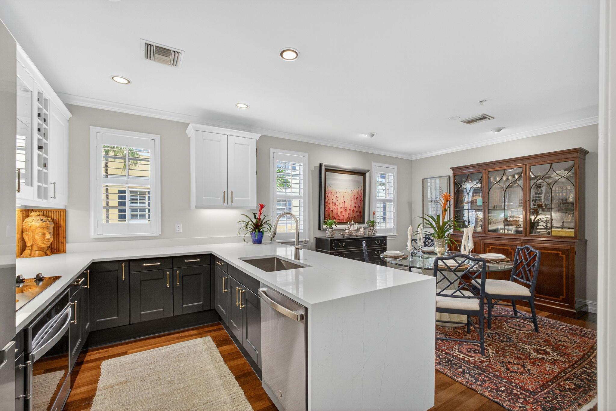 MAGNOLIA COURT - Residential