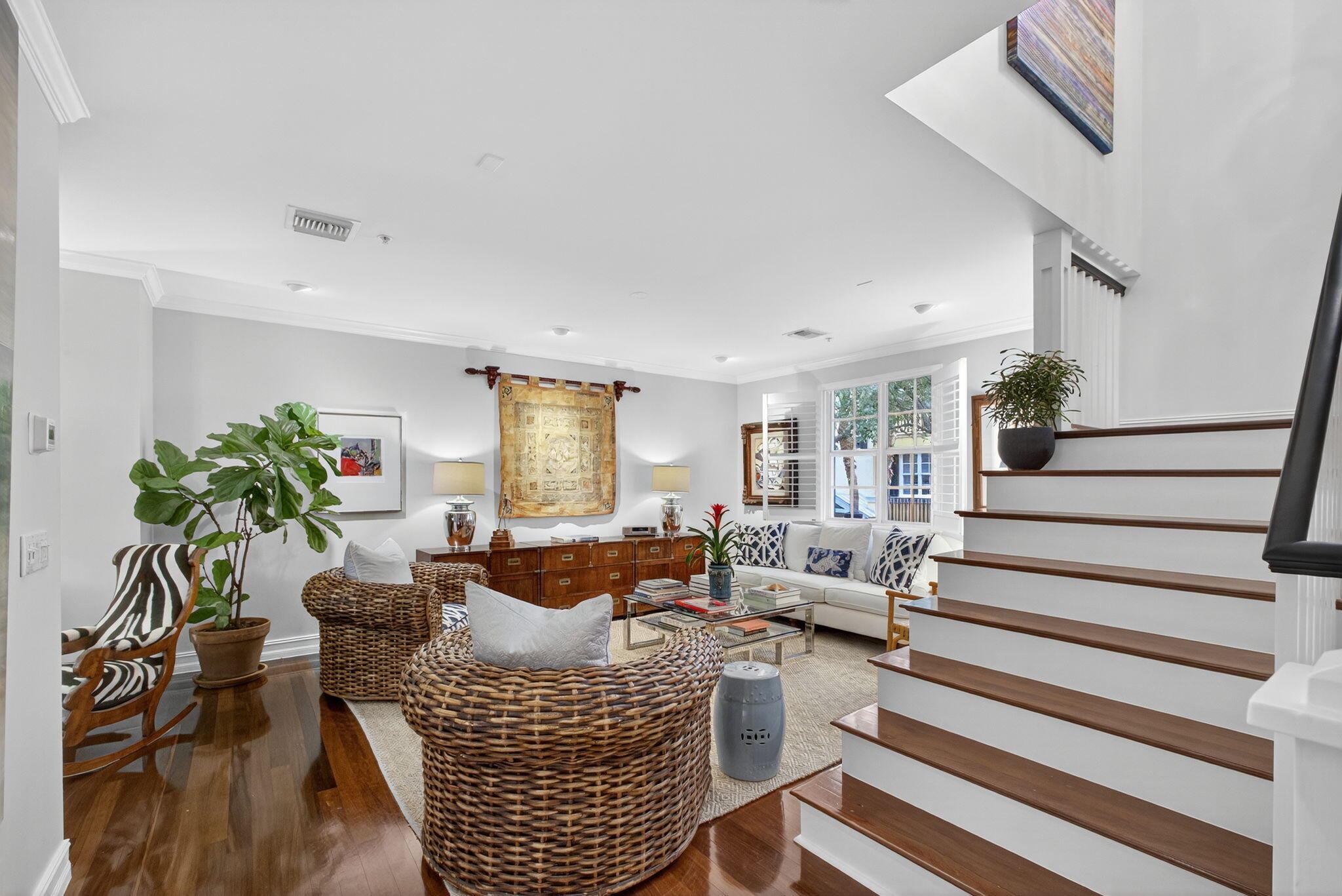 MAGNOLIA COURT - Residential