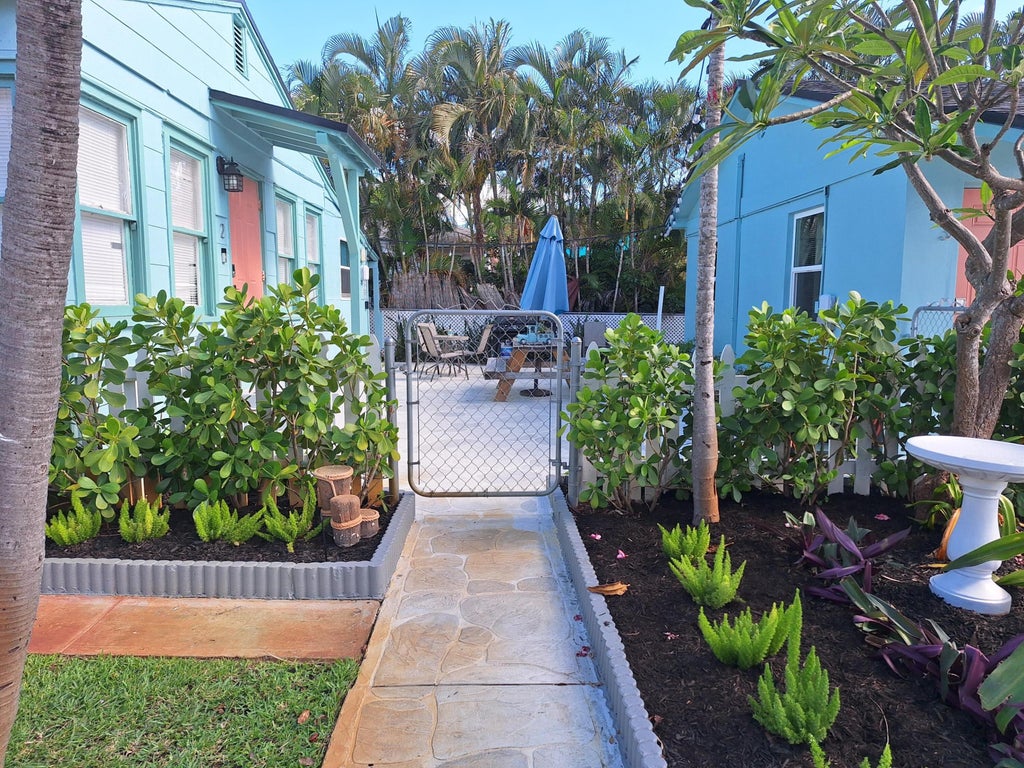 Photo of 802 N M Street #2, Lake Worth Beach, FL 33460 (MLS # R10978996)