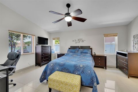 Single Family Residence in Miramar FL 13037 53RD ST St 20.jpg