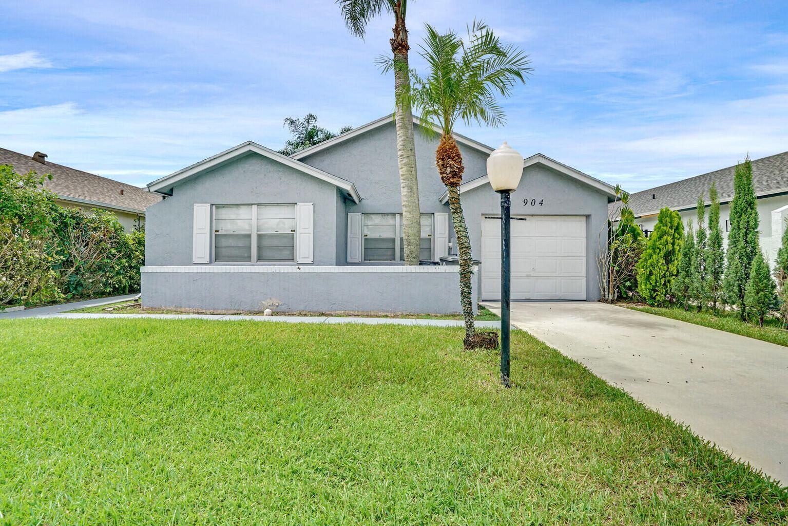 3 Bedroom 2 Bath with 1 car garage located in the heart of Boca. Minutes from Up-Town Boca and Turnpike. Easy to show and ready for move in.