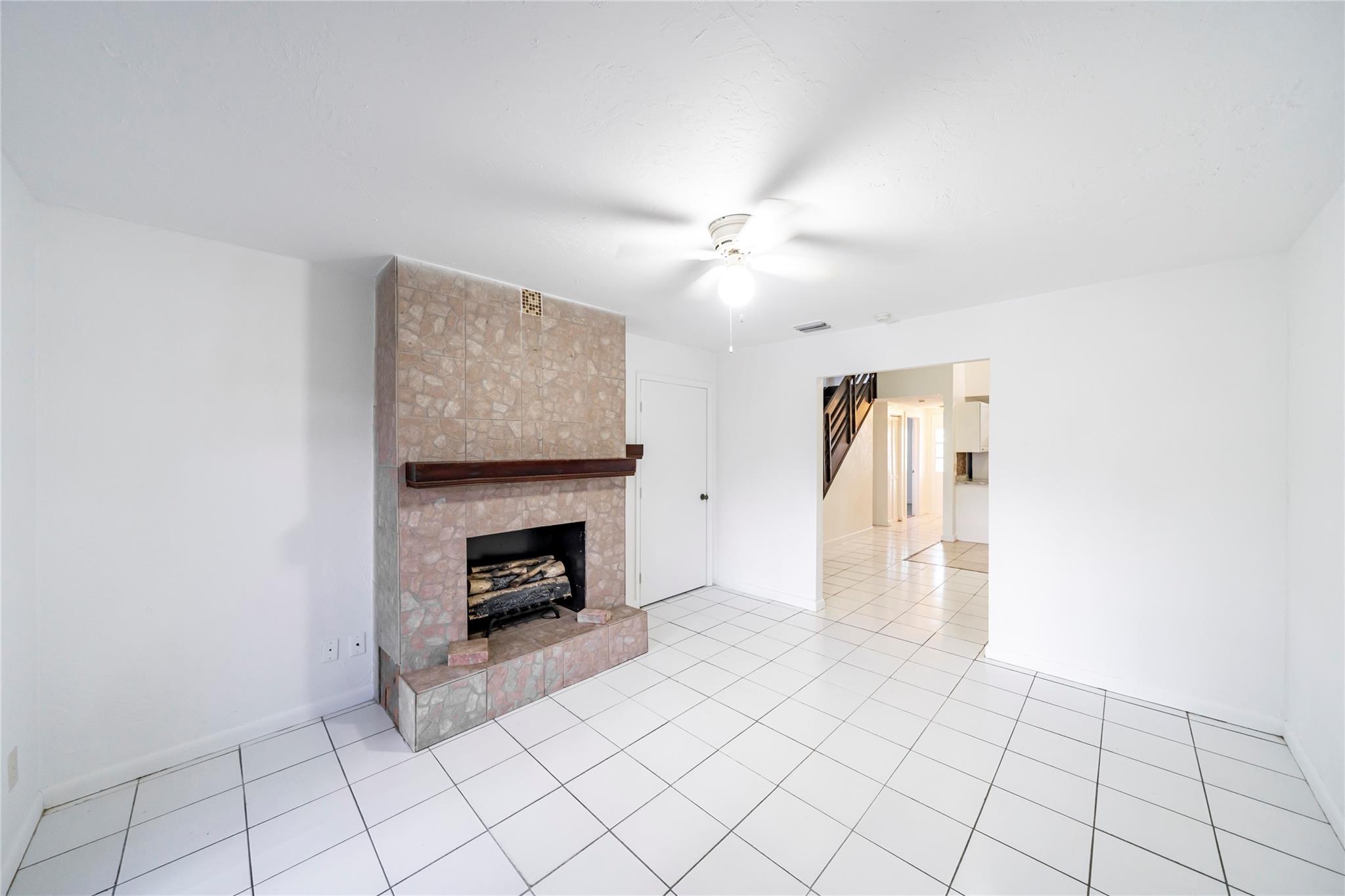 WOODSCAPE CONDOMINIUMS - Residential