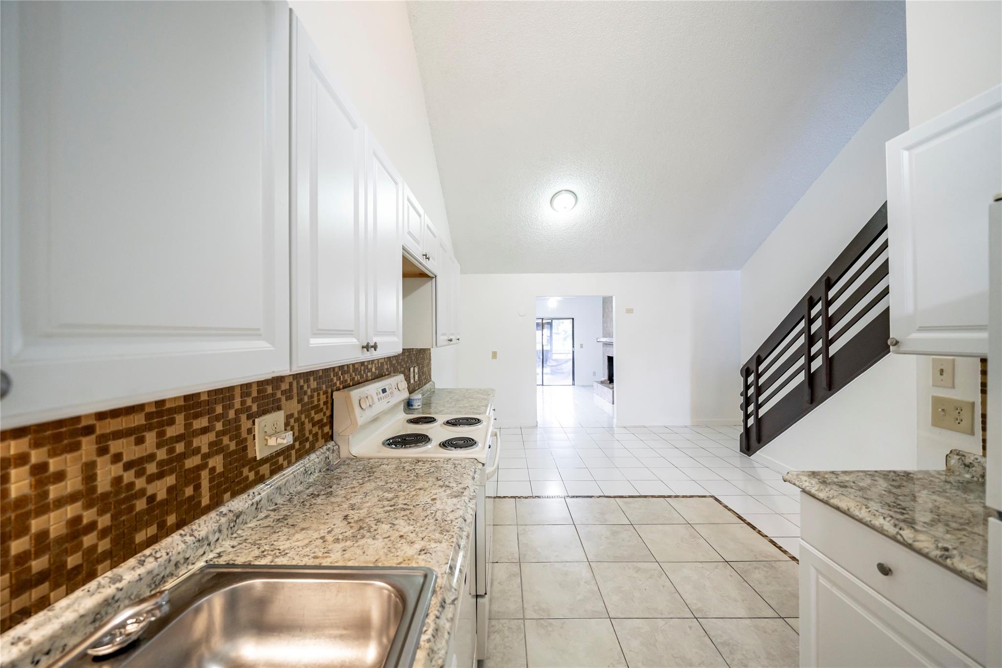 WOODSCAPE CONDOMINIUMS - Residential