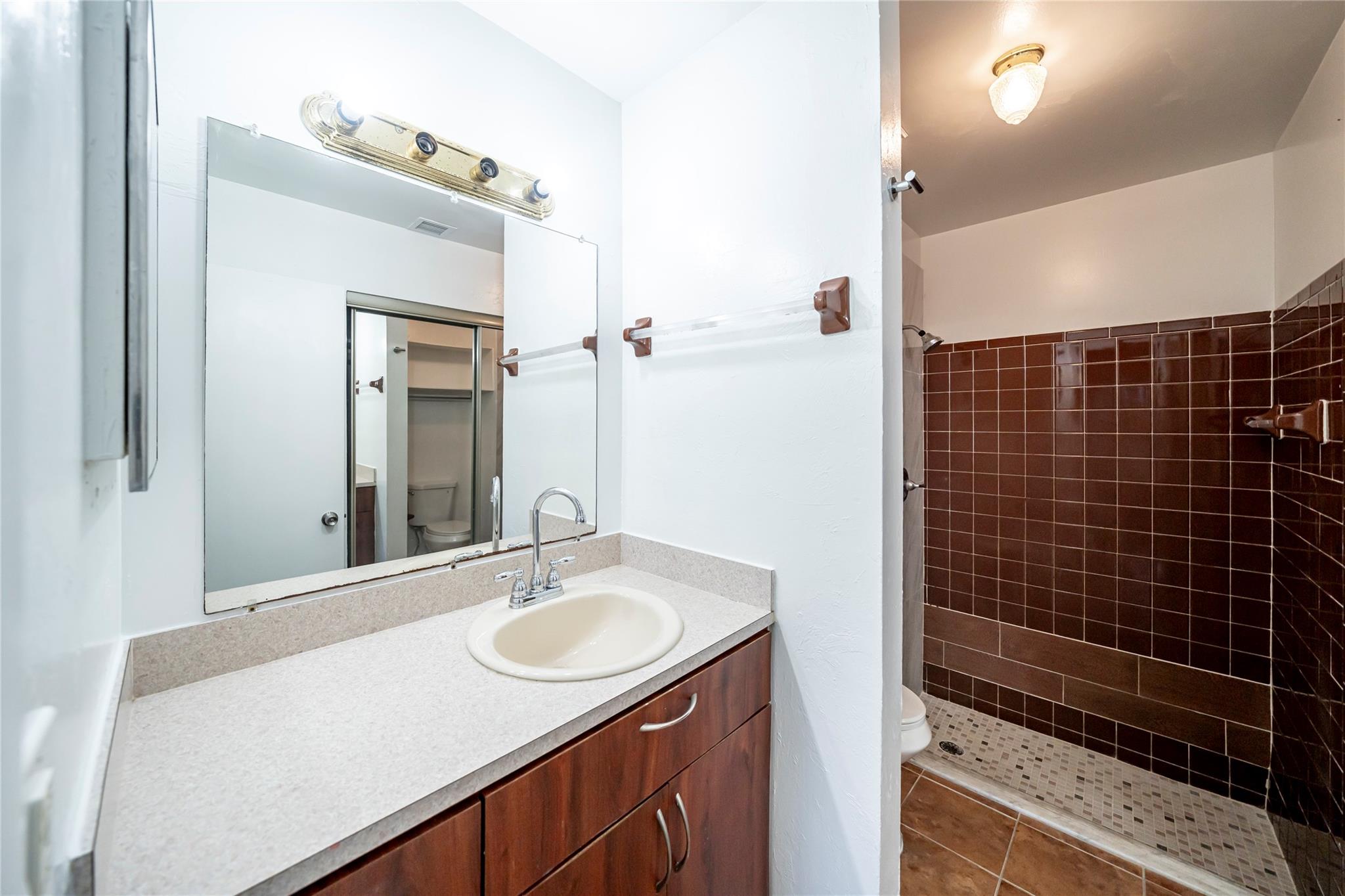 WOODSCAPE CONDOMINIUMS - Residential