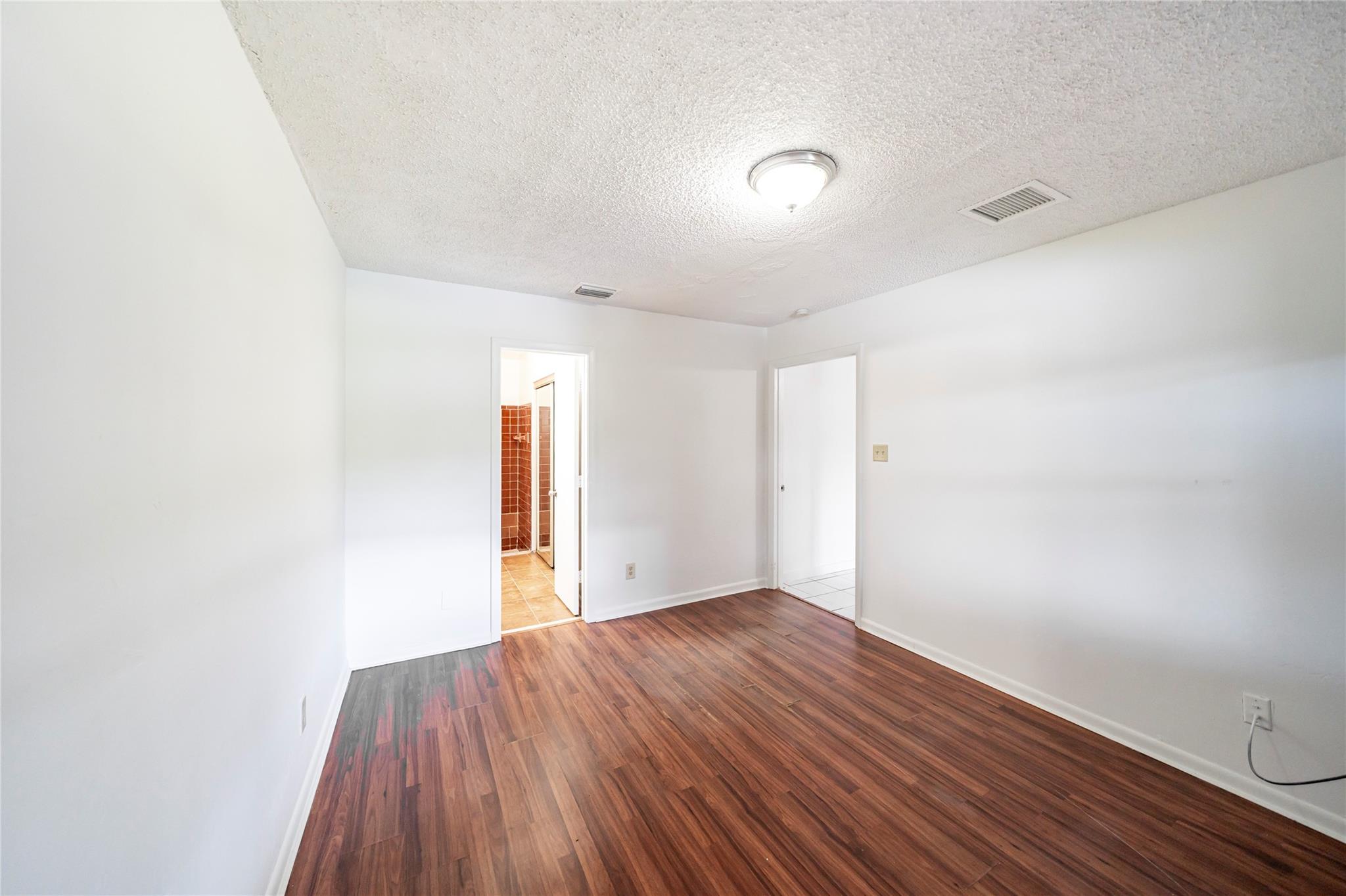 WOODSCAPE CONDOMINIUMS - Residential