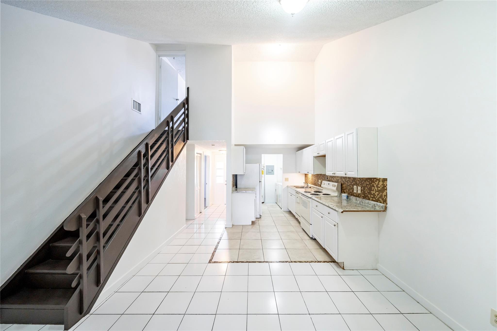 WOODSCAPE CONDOMINIUMS - Residential
