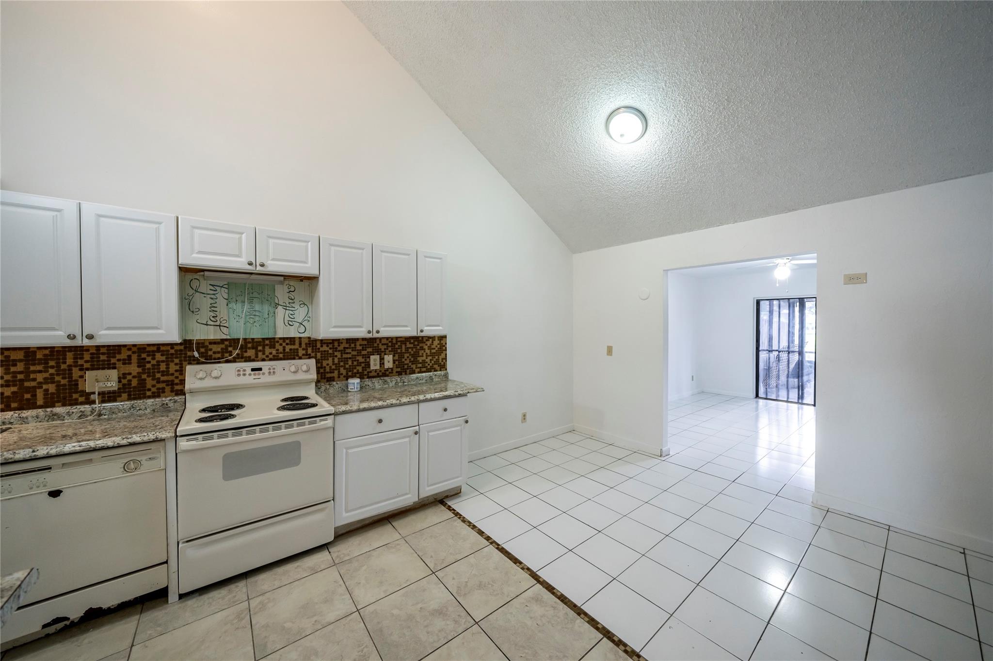 WOODSCAPE CONDOMINIUMS - Residential