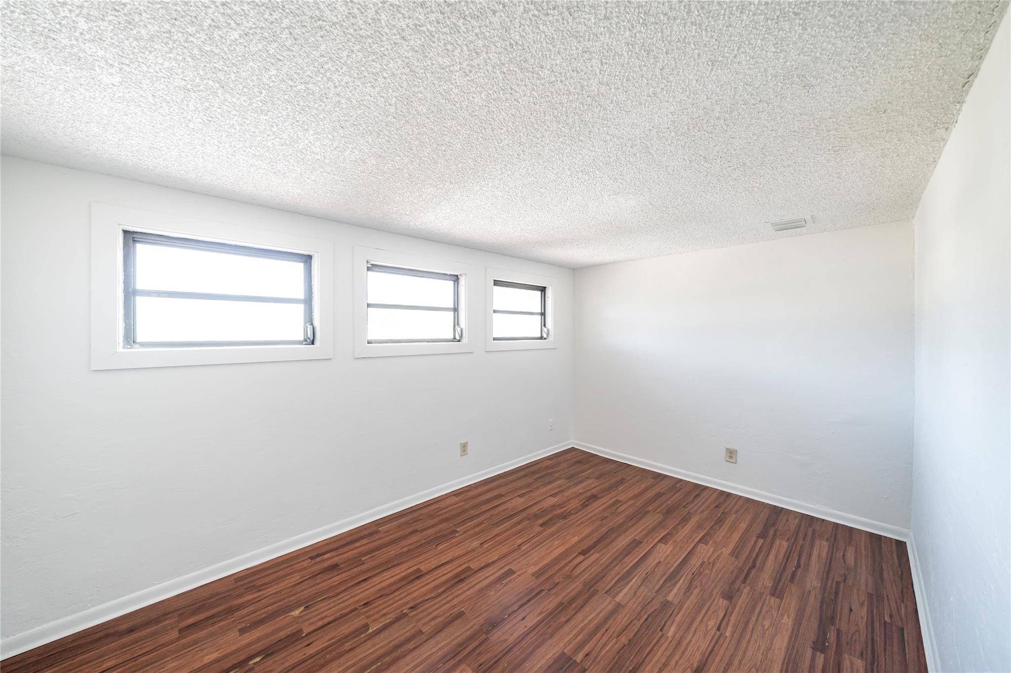 WOODSCAPE CONDOMINIUMS - Residential