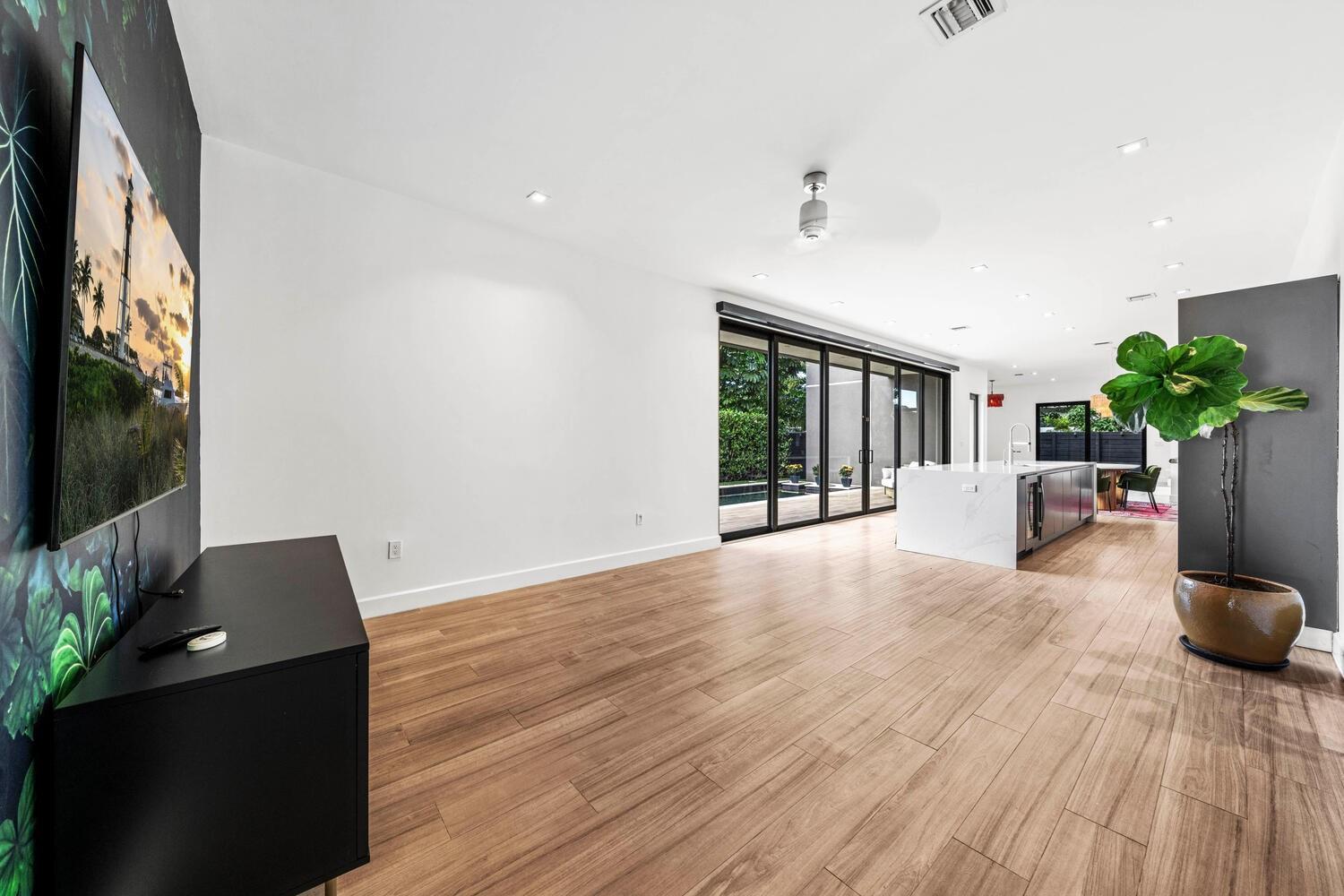 Tarpon River - Residential