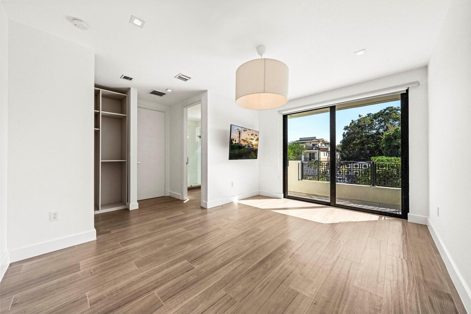 Tarpon River - Residential