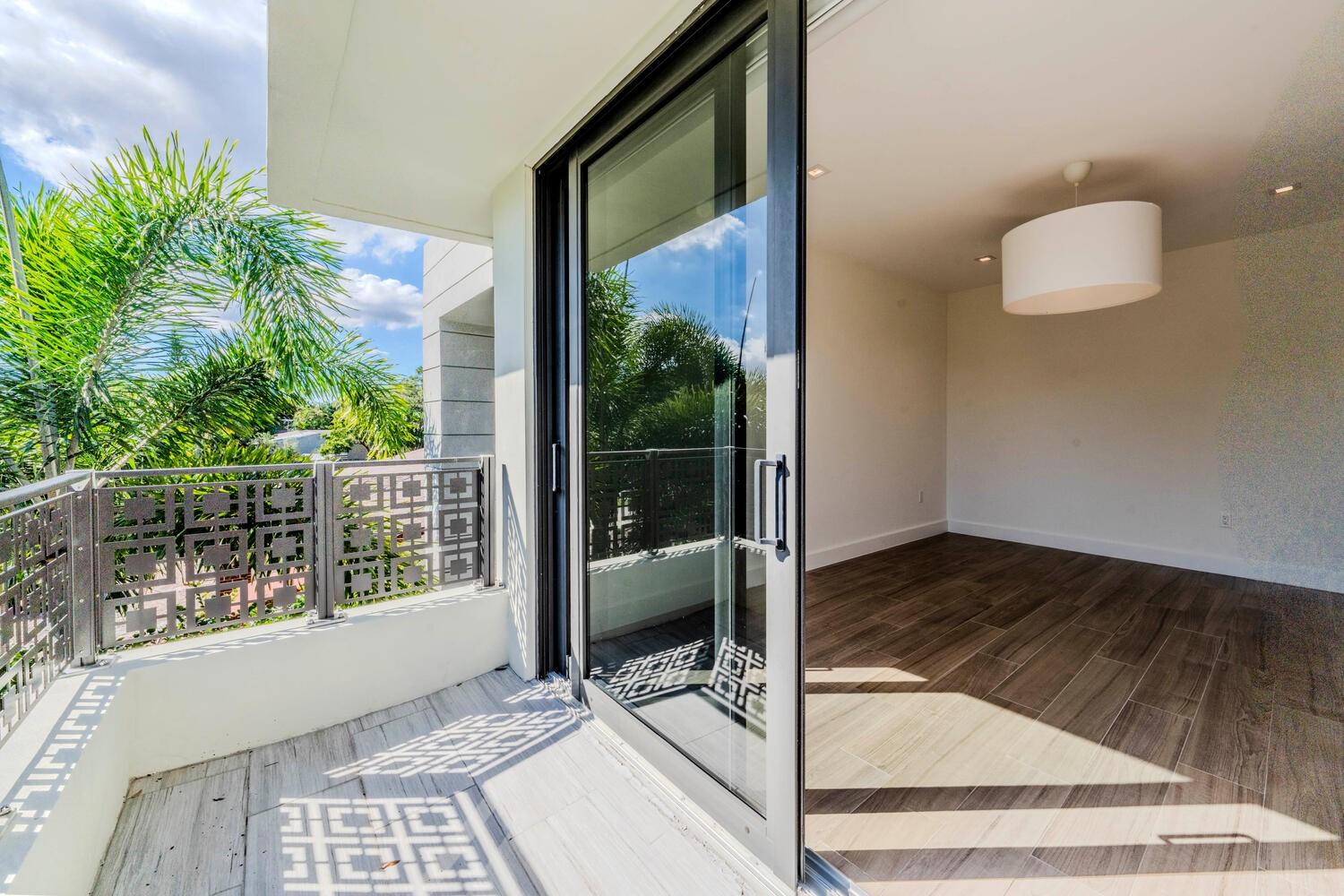 Tarpon River - Residential