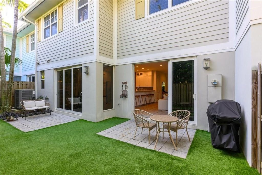 Photo of 610 SW 15th Street, Fort Lauderdale, FL 33315 (MLS # F10484867)