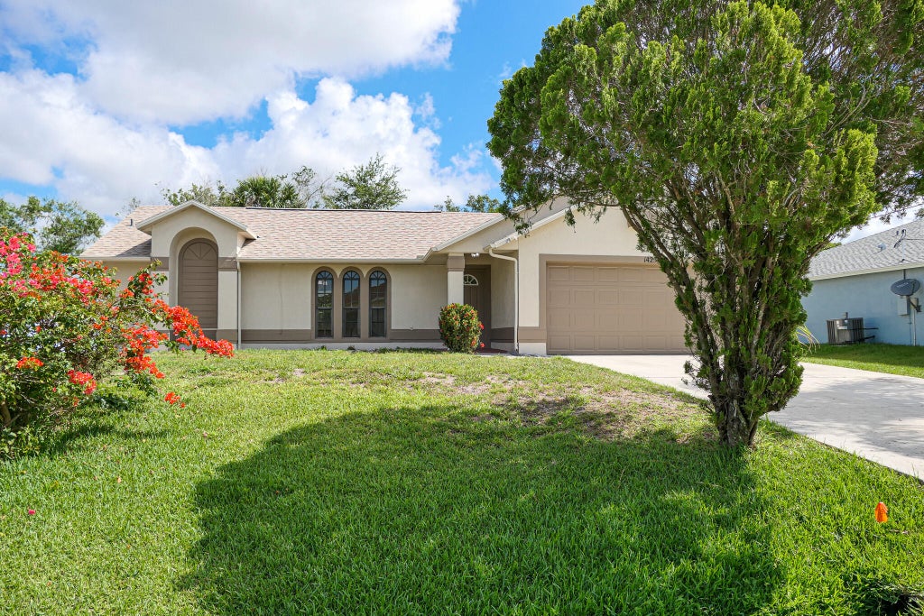 Photo of 1425 SW Gastador Avenue, Port Saint Lucie, FL 34953 (MLS # R10990070)