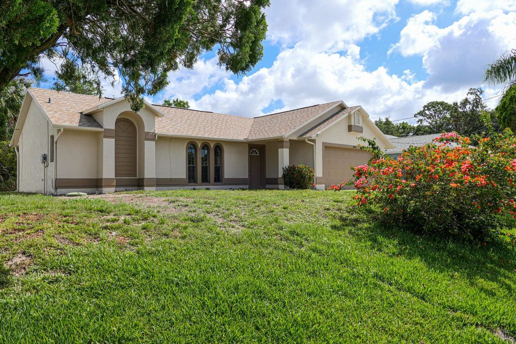 Photo of 1425 SW Gastador Avenue, Port Saint Lucie, FL 34953 (MLS # R10990070)