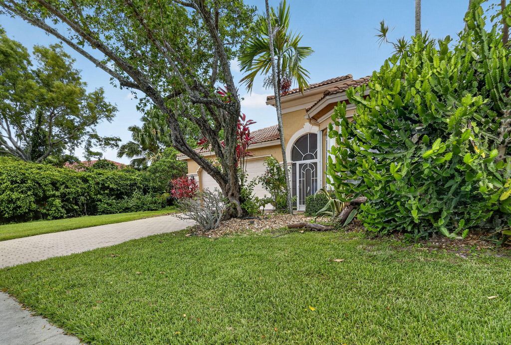Photo of 12530 VÃ­a Valenza, Boynton Beach, FL 33436 (MLS # B26032613)