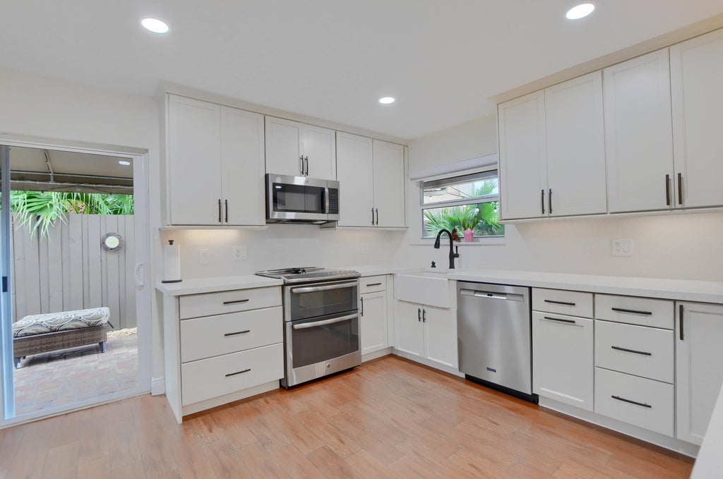 Photo of 7820 Stanway Place W, Boca Raton, FL 33433 (MLS # R10987900)