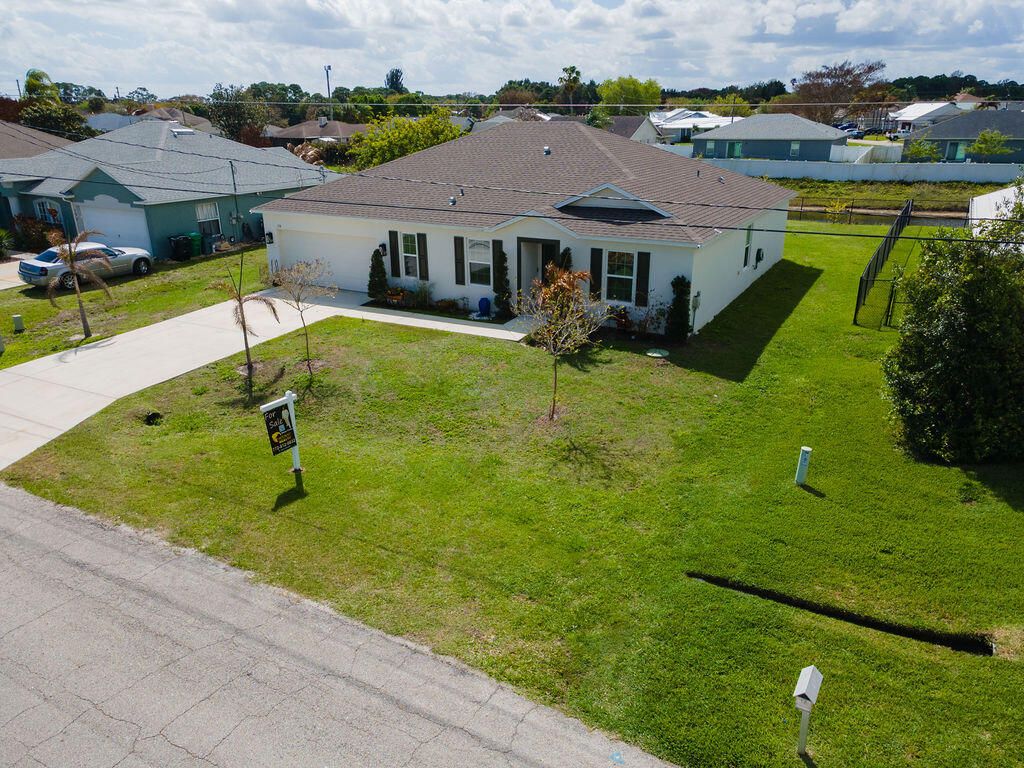 Photo of 138 SW Carter Avenue, Port Saint Lucie, FL 34983 (MLS # B26005559)