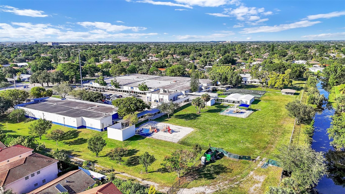 Country Club Tower - Residential