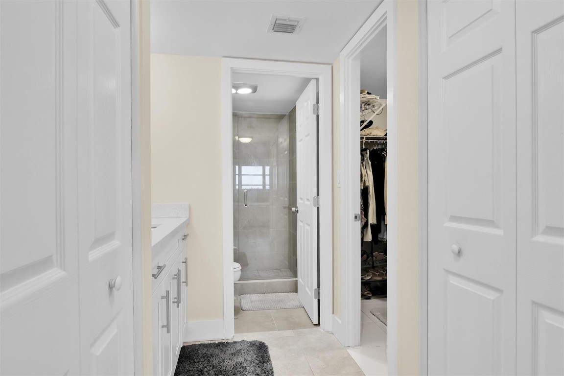 Country Club Tower - Residential