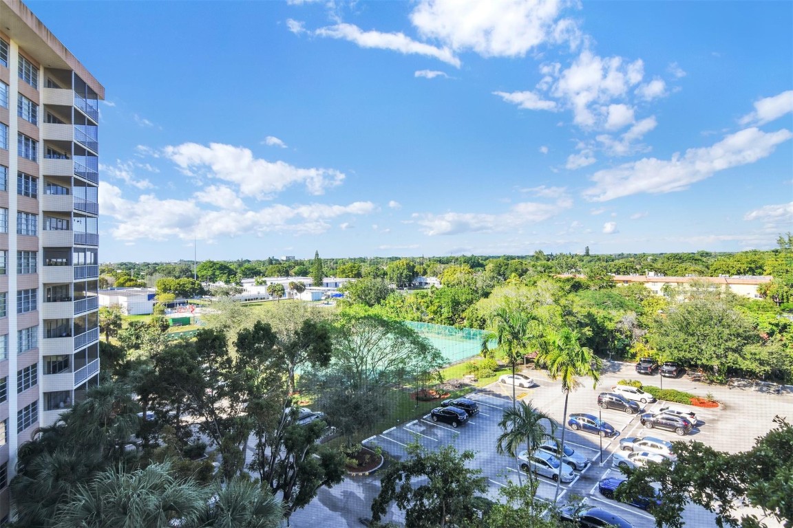 Country Club Tower - Residential