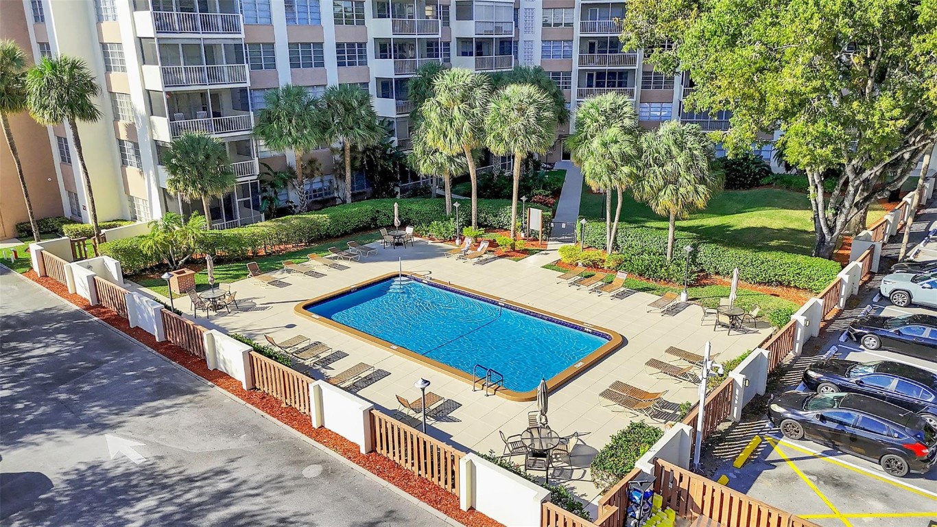 Country Club Tower - Residential