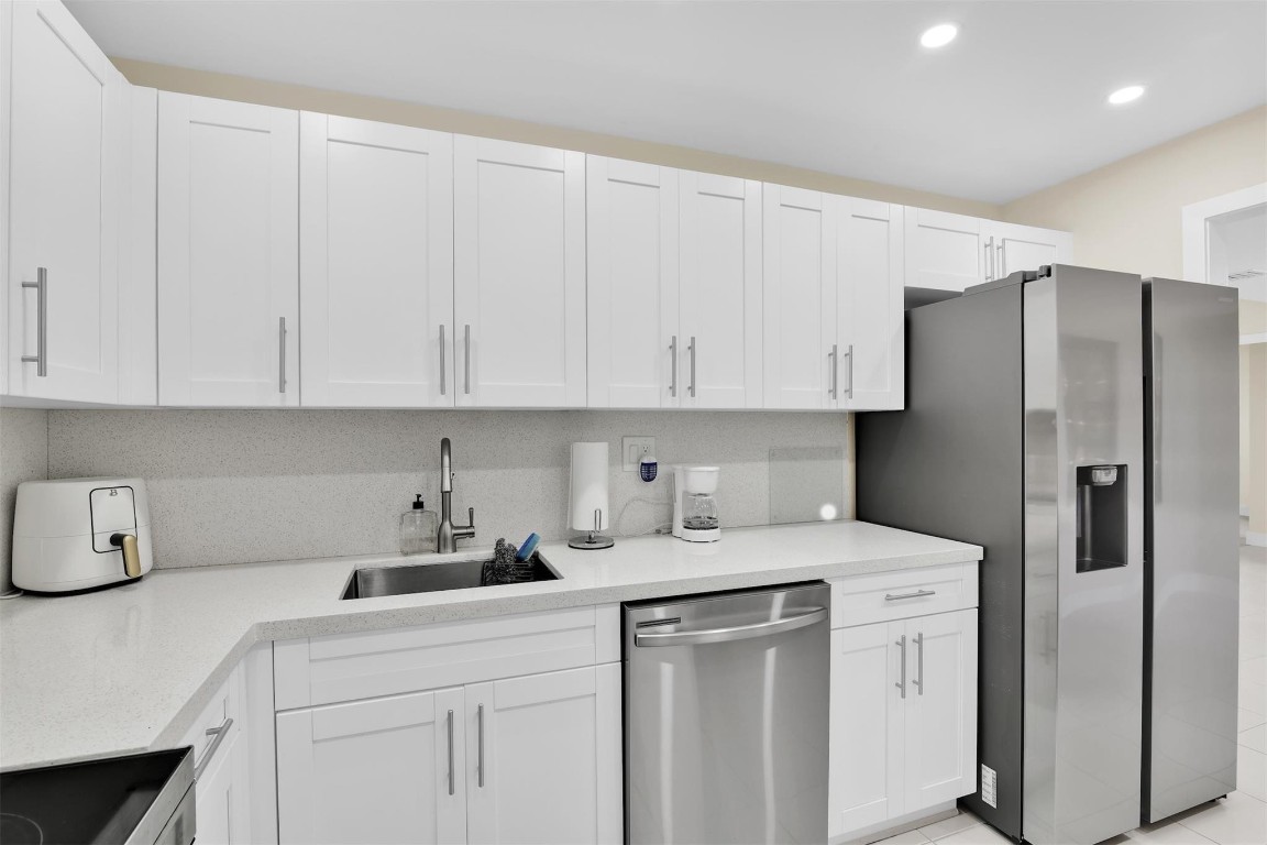 Country Club Tower - Residential