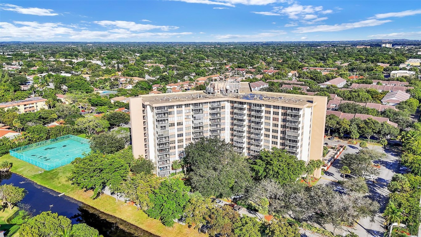 Country Club Tower - Residential