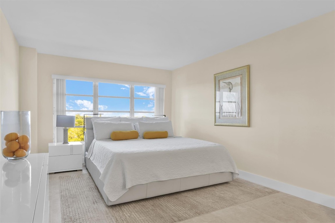 Country Club Tower - Residential