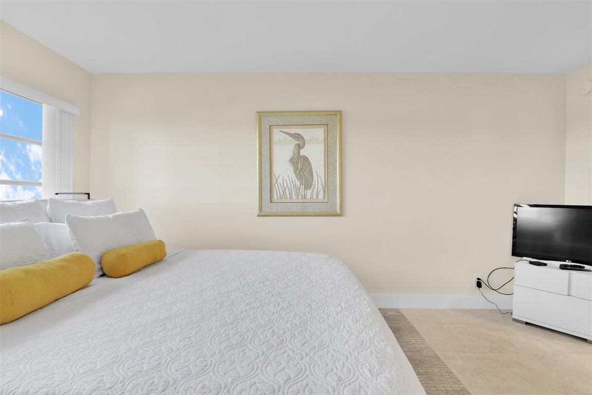 Country Club Tower - Residential