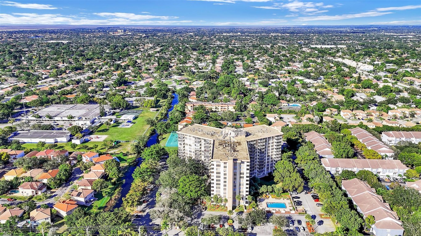 Country Club Tower - Residential