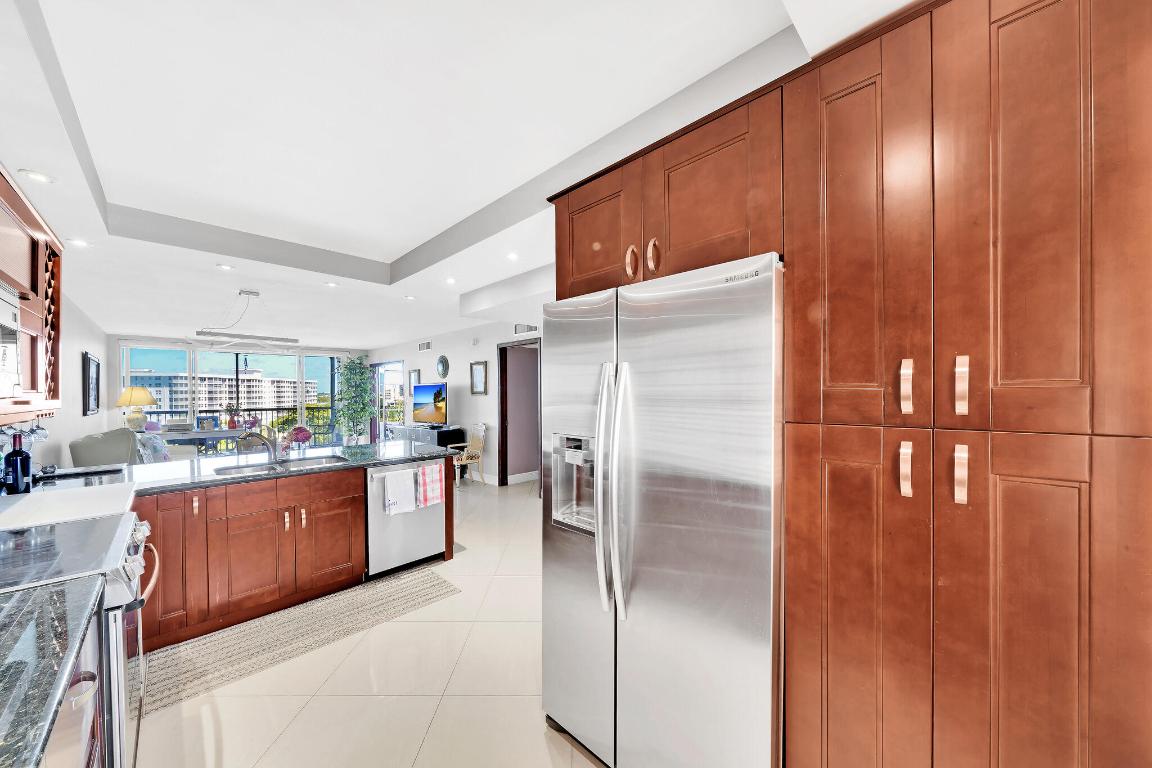 2940 N Course Drive 811