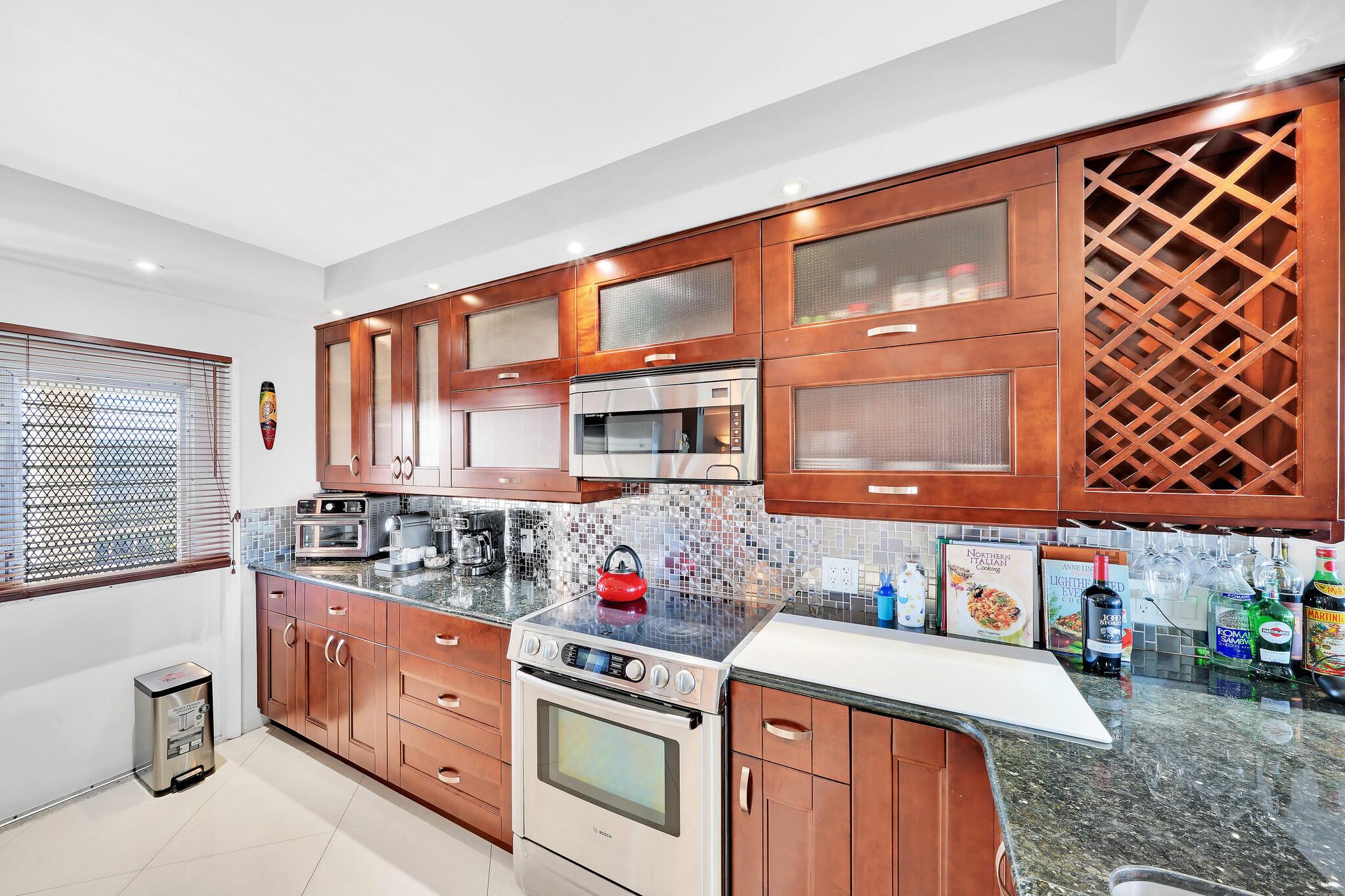 2940 N Course Drive 811