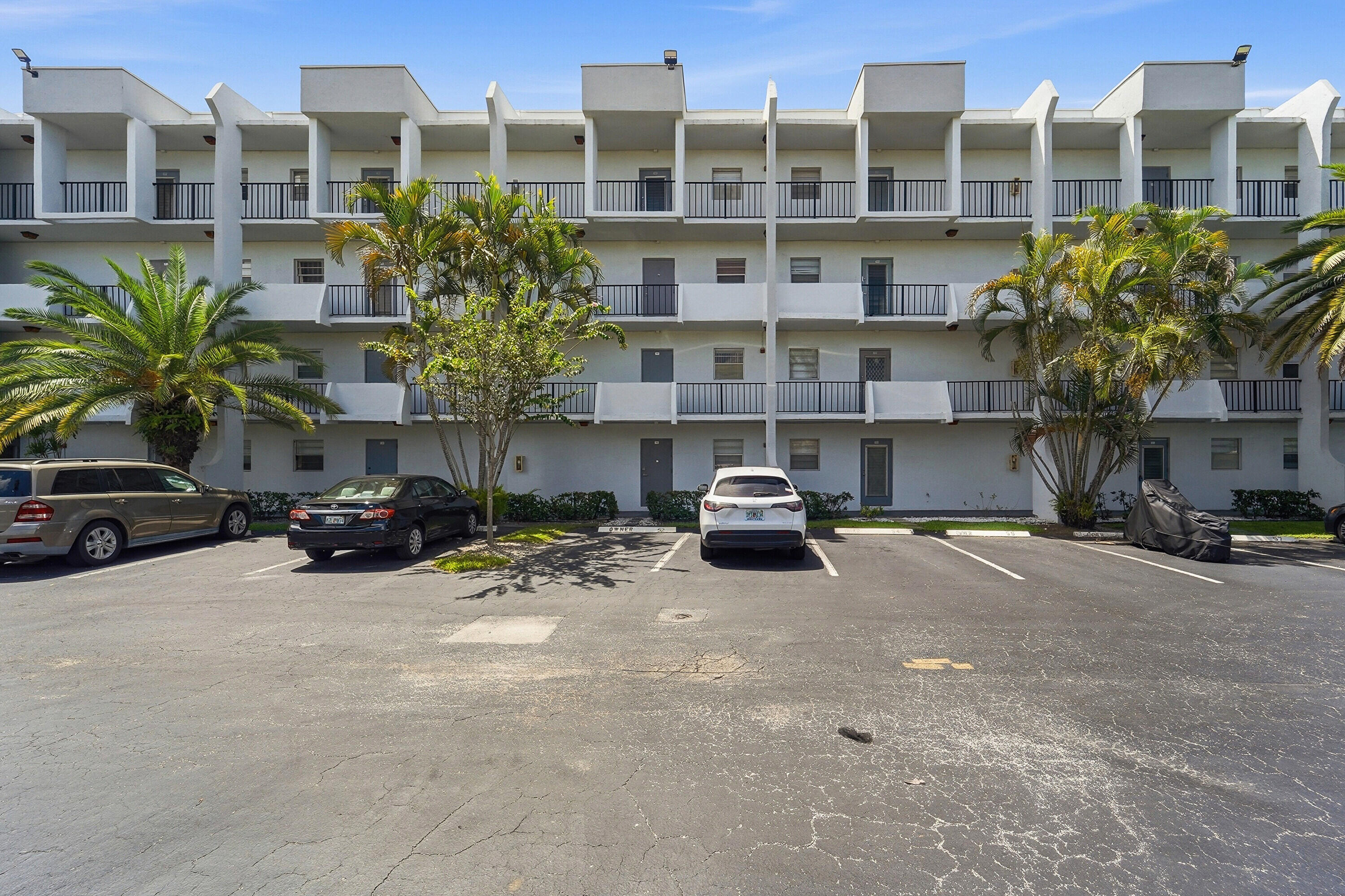 3000 E SUNRISE LAKES Drive E 223