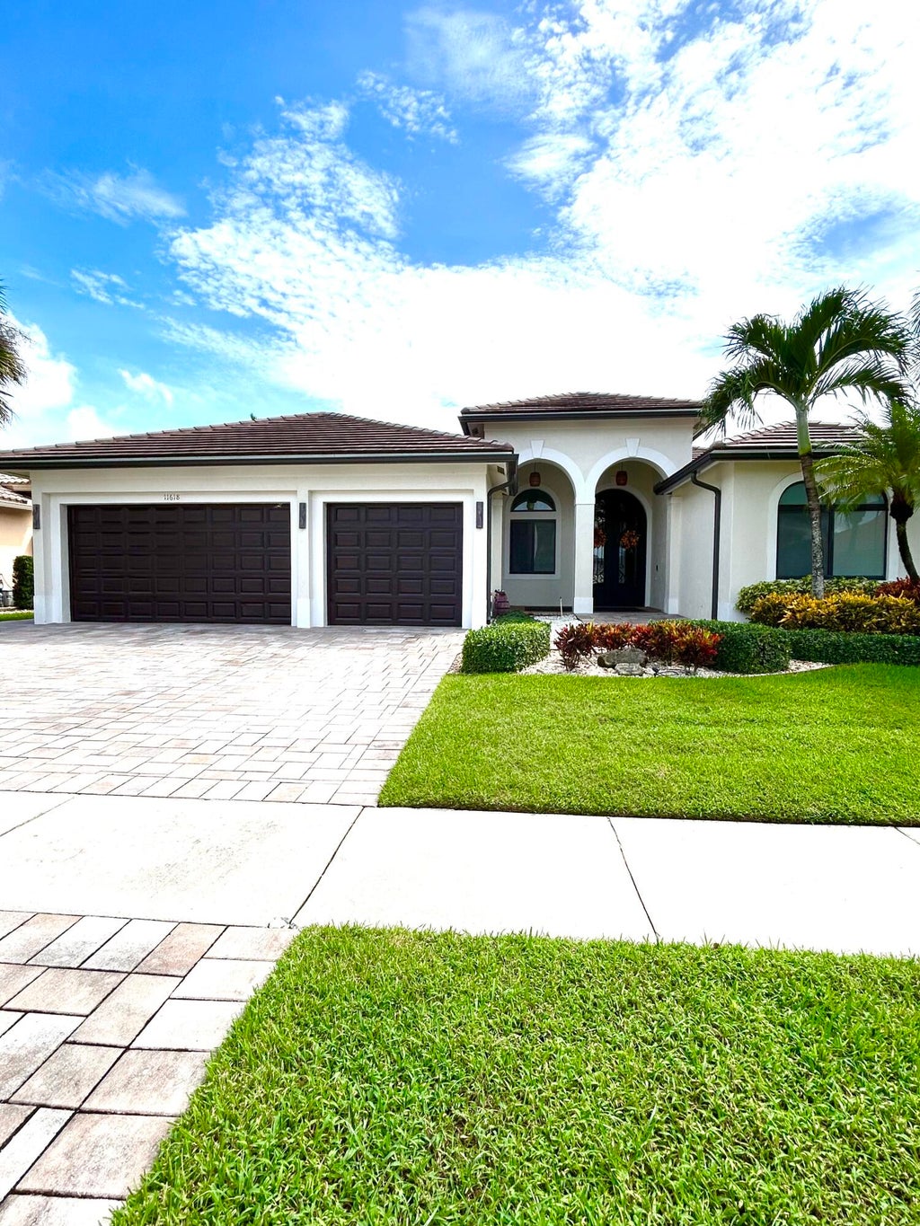 Photo of 11618 MANATEE BAY Lane, Wellington, FL 33449 (MLS # B26083941)