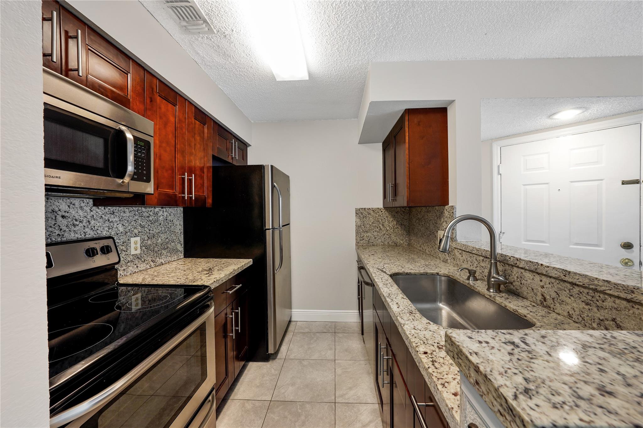 2926 S University Dr 6193