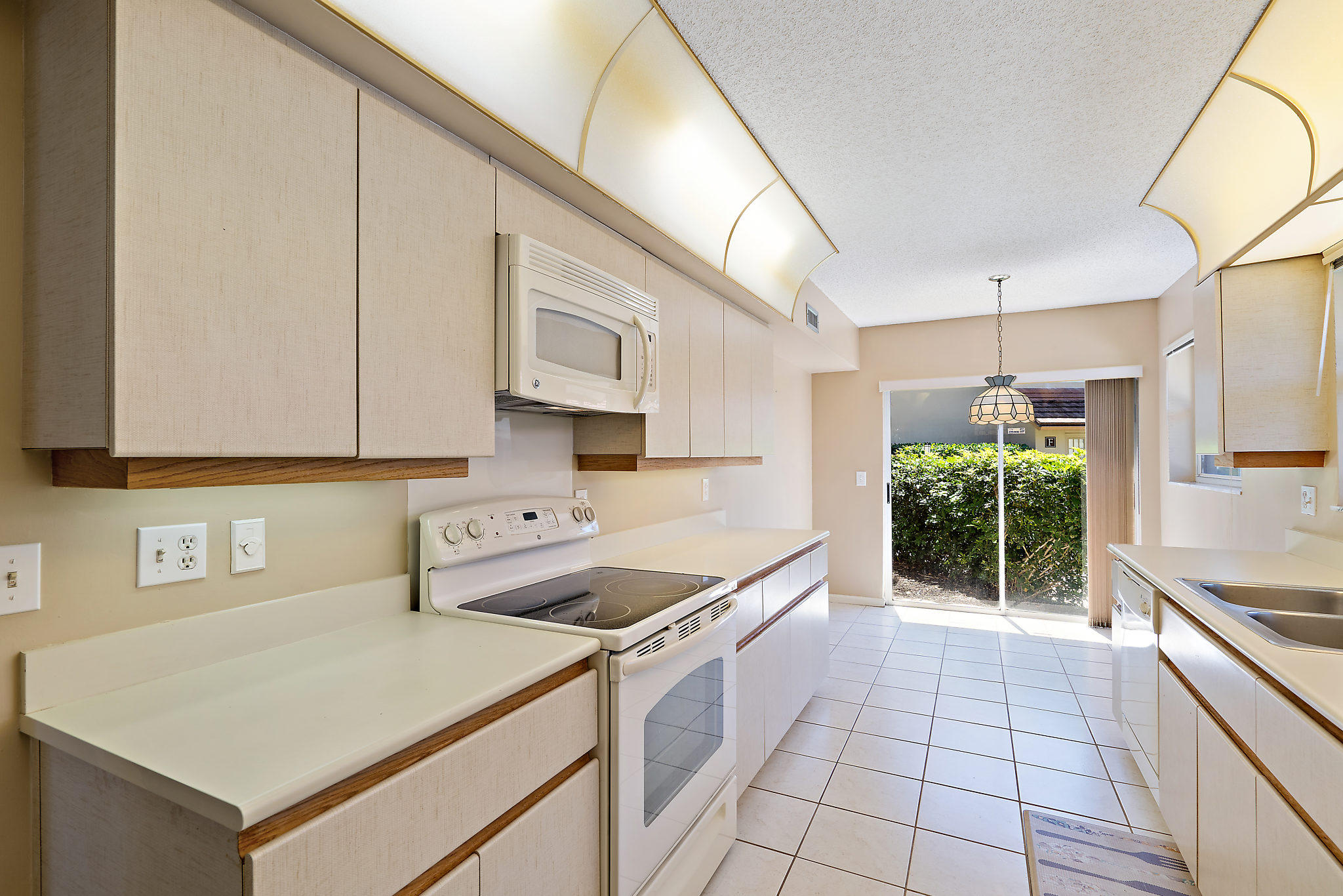 BEACHCOMBER CONDO - Residential Lease