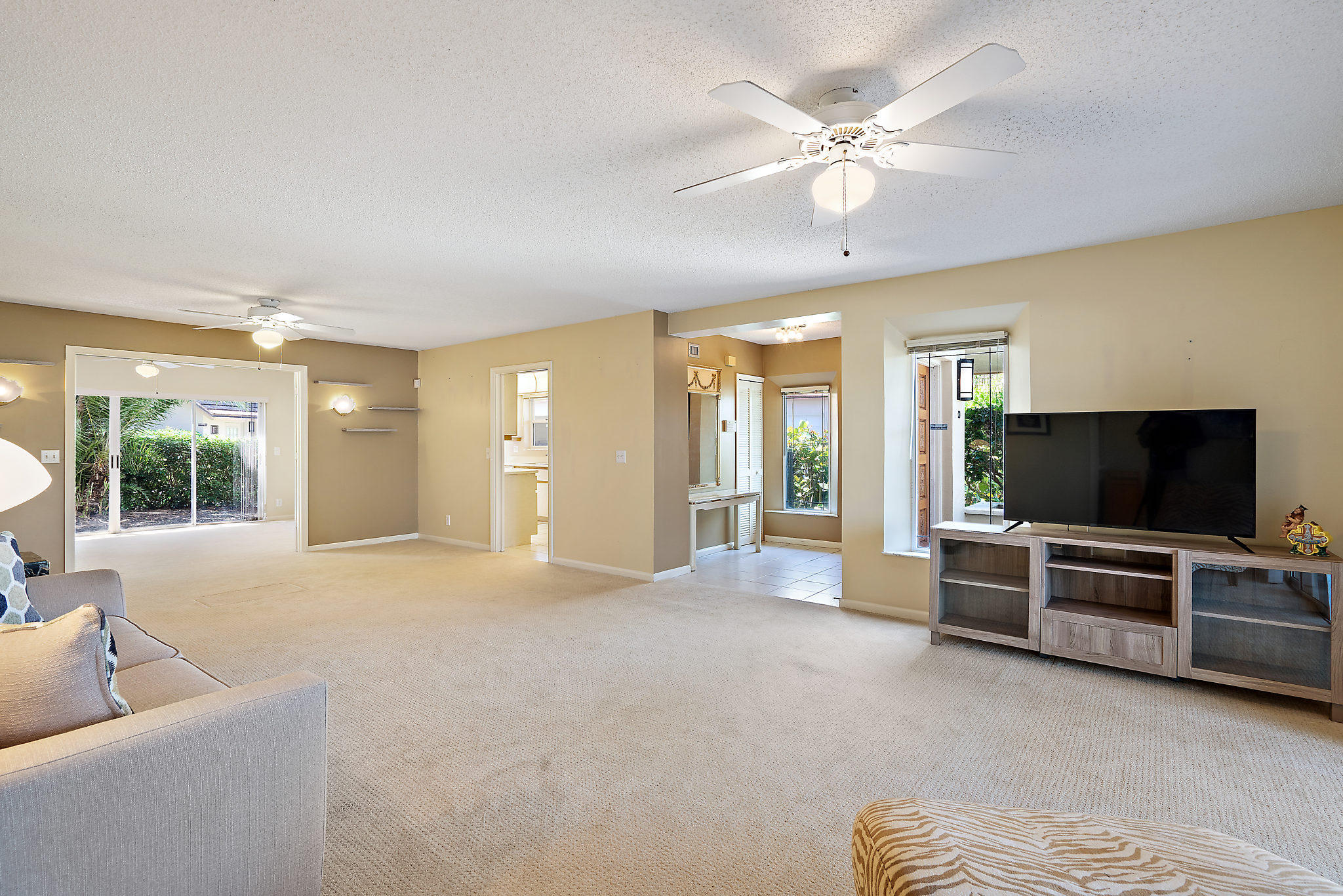 BEACHCOMBER CONDO - Residential Lease