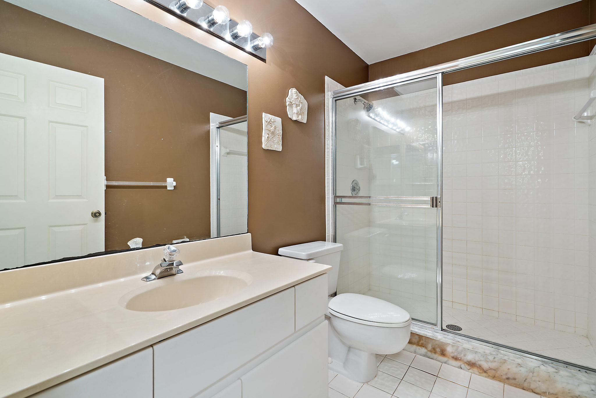 BEACHCOMBER CONDO - Residential Lease