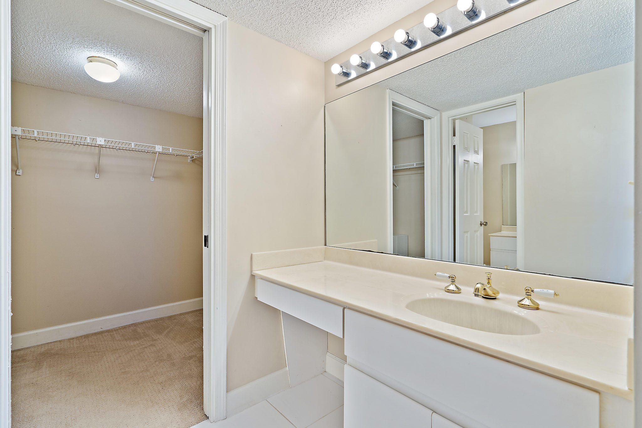 BEACHCOMBER CONDO - Residential Lease