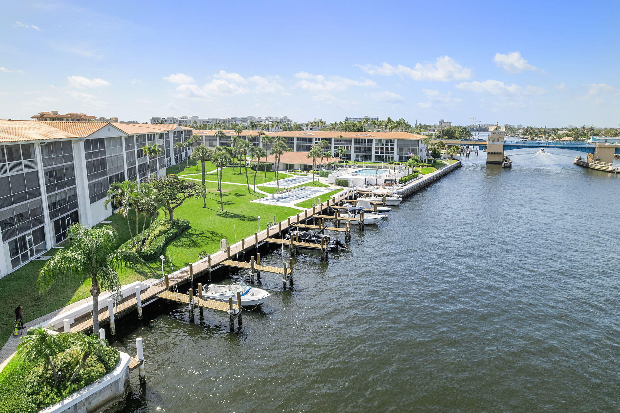 PENTHOUSE NORTH CONDO - Residential Lease