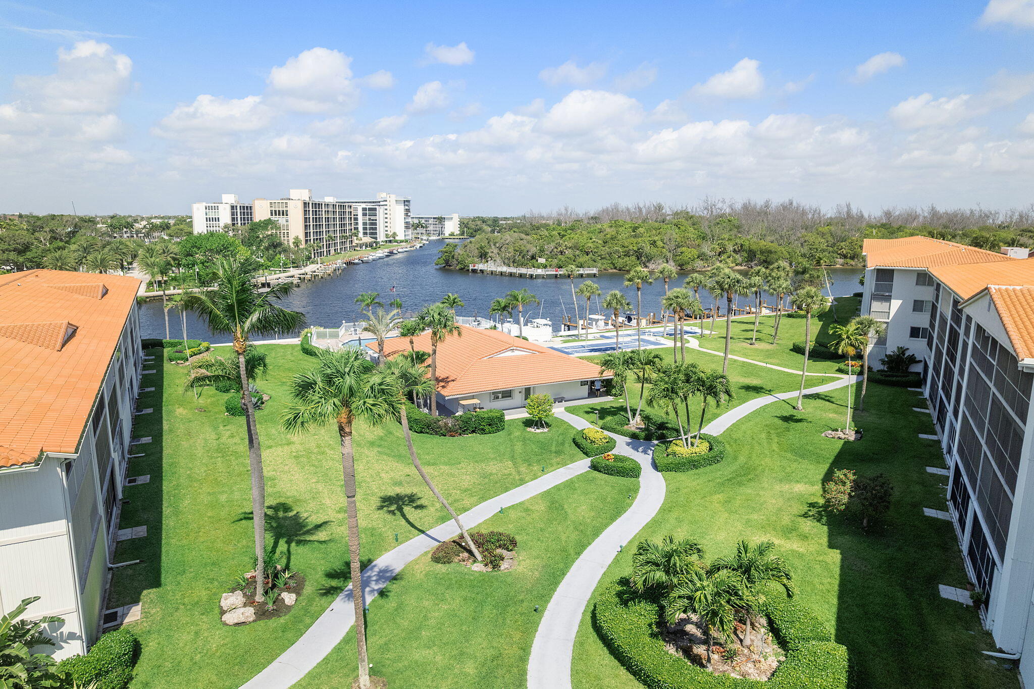 PENTHOUSE NORTH CONDO - Residential Lease