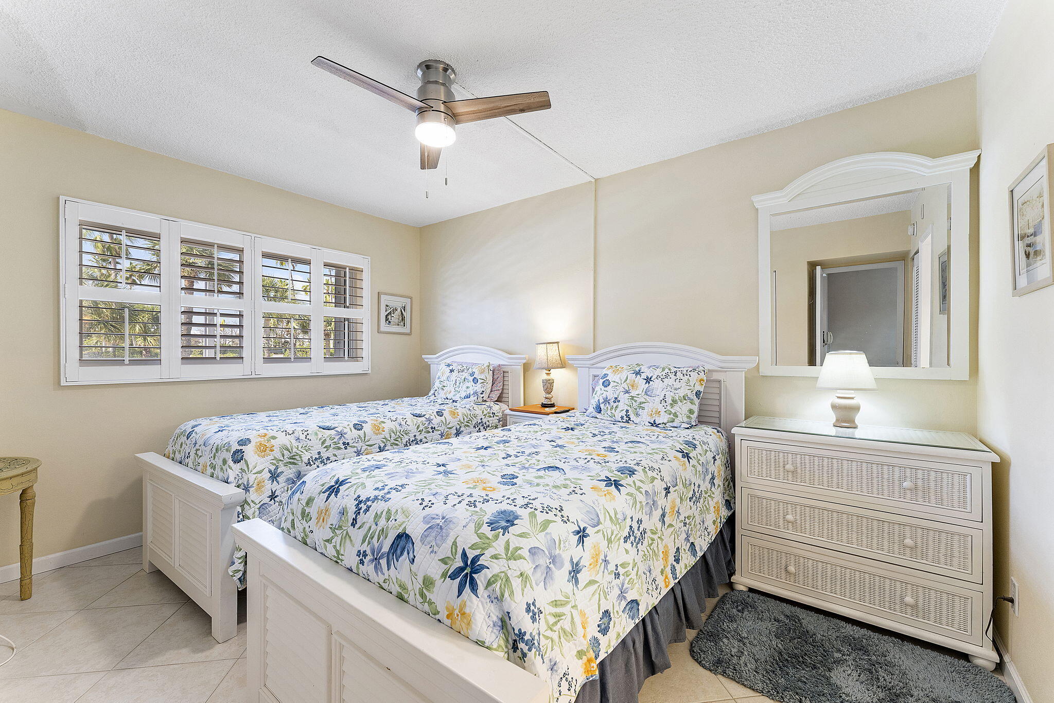 PENTHOUSE NORTH CONDO - Residential Lease