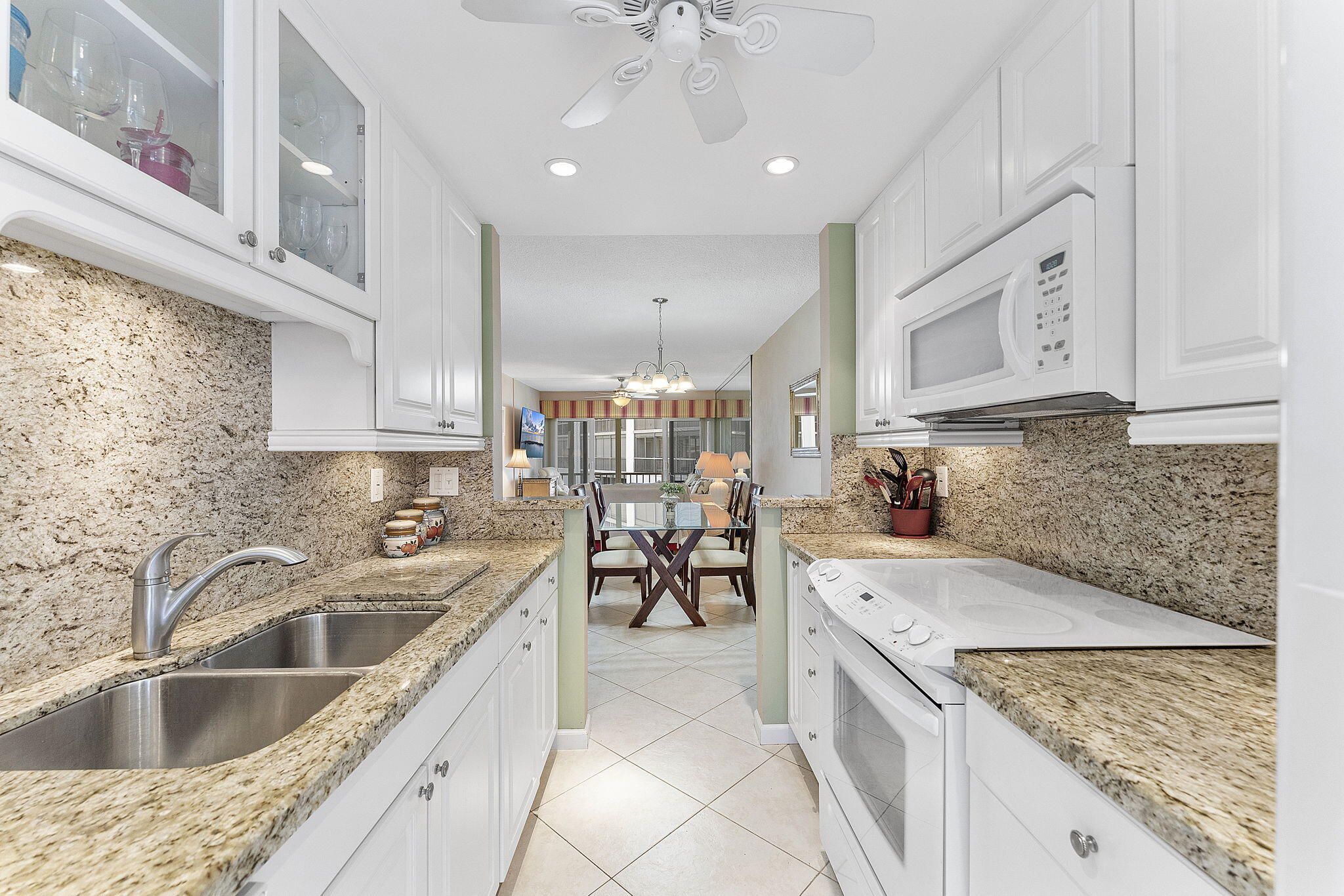PENTHOUSE NORTH CONDO - Residential Lease