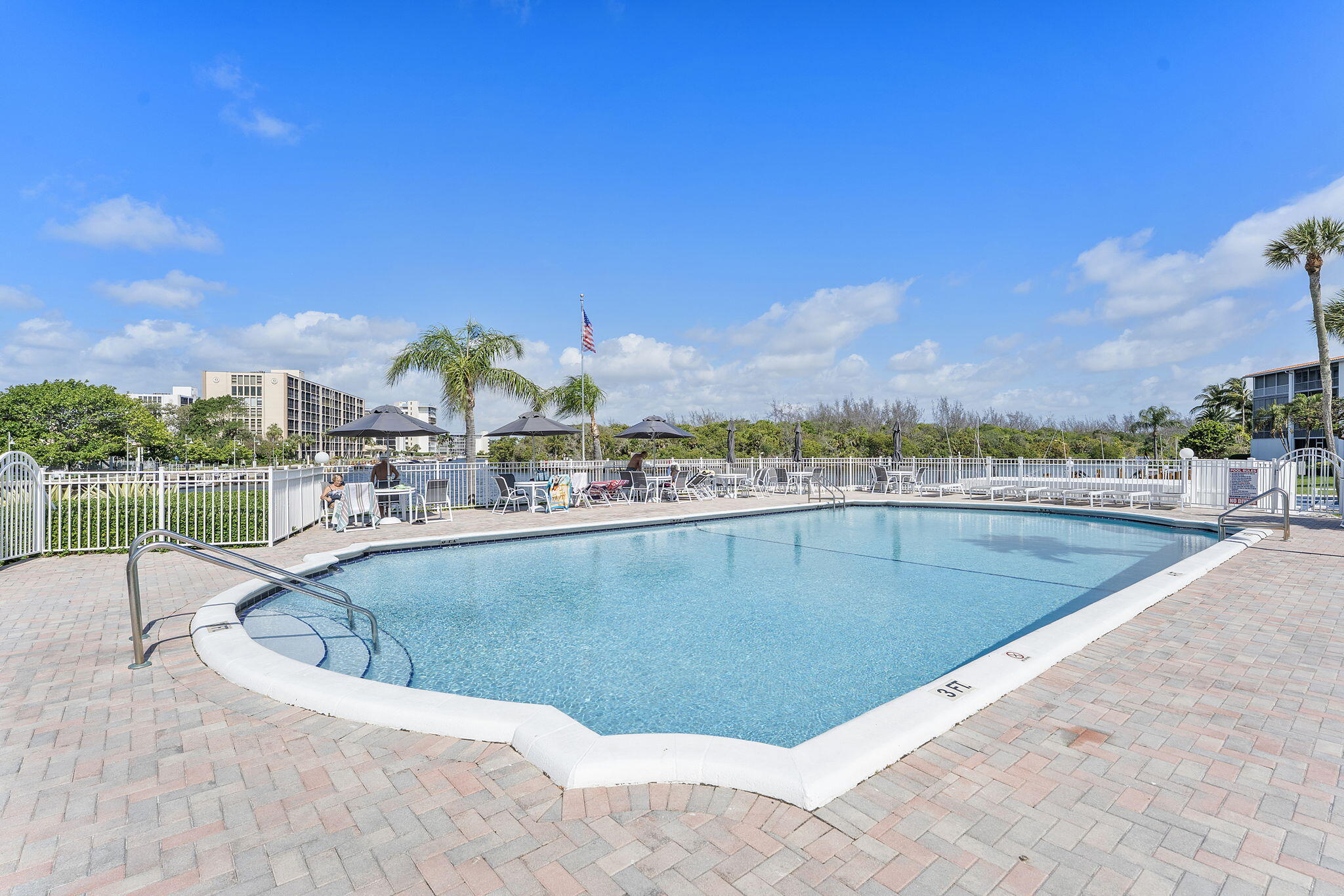 PENTHOUSE NORTH CONDO - Residential Lease