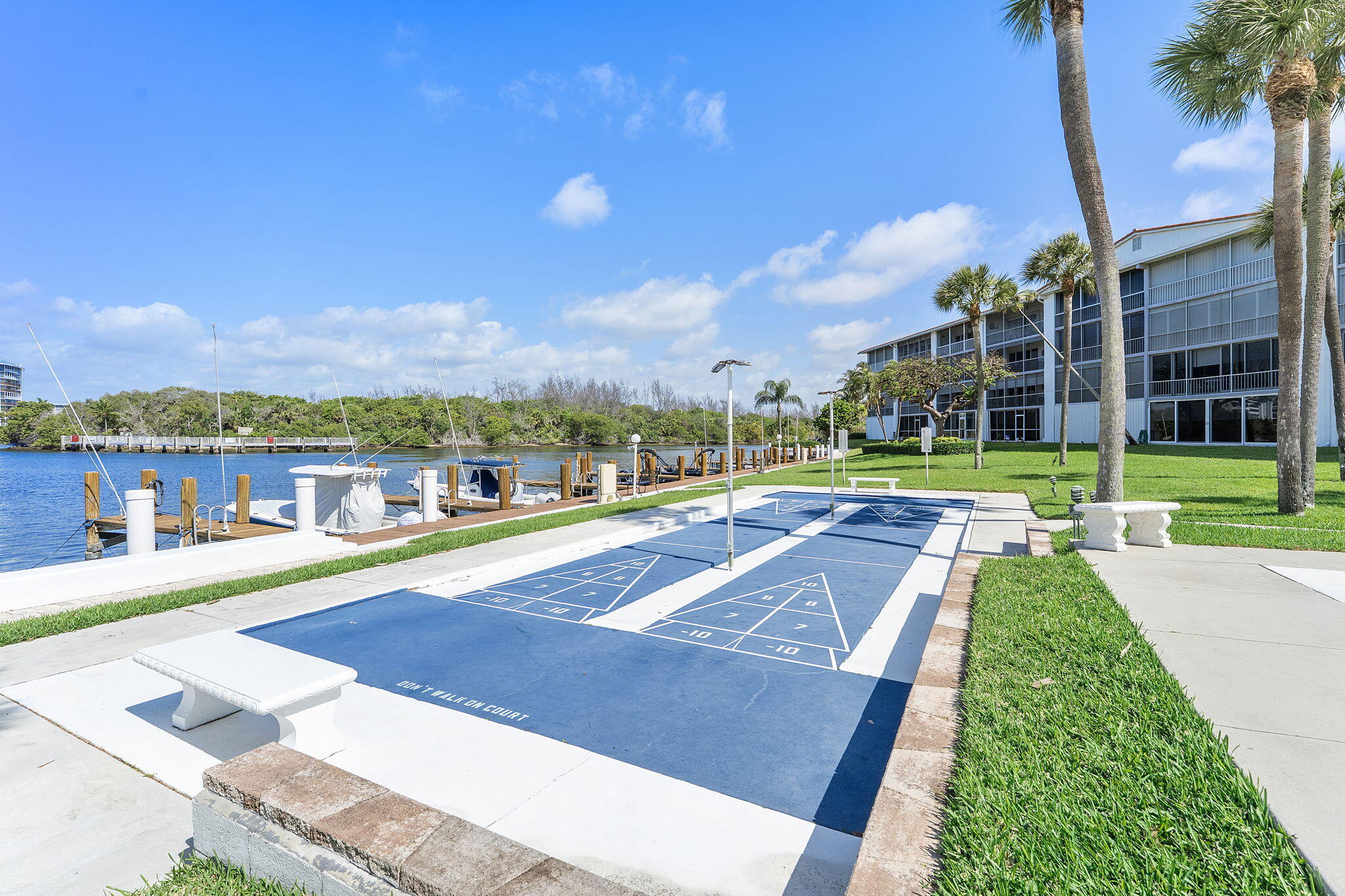 PENTHOUSE NORTH CONDO - Residential Lease