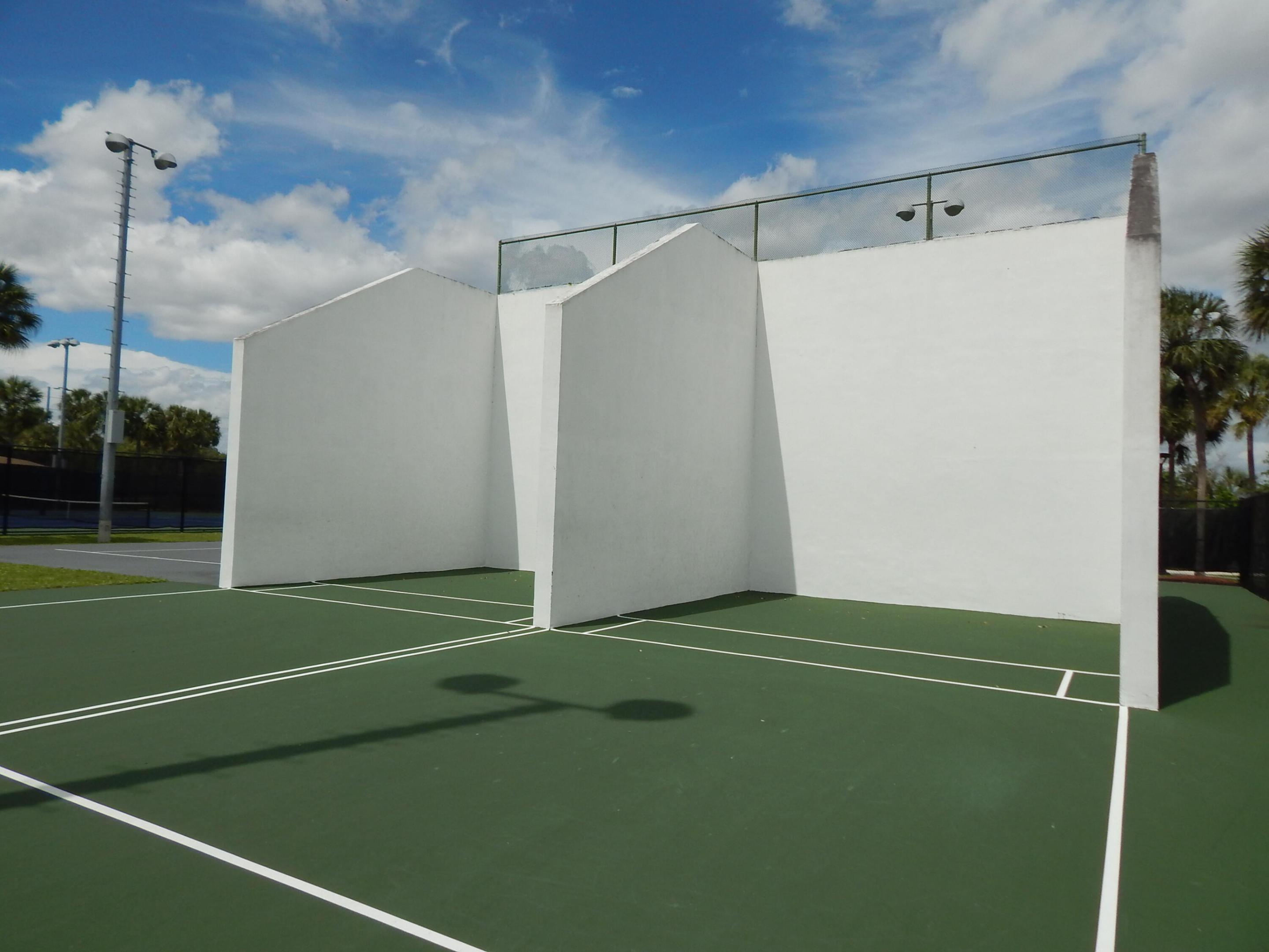 HAMMOCKS-LAKE FOREST CONDO - Residential