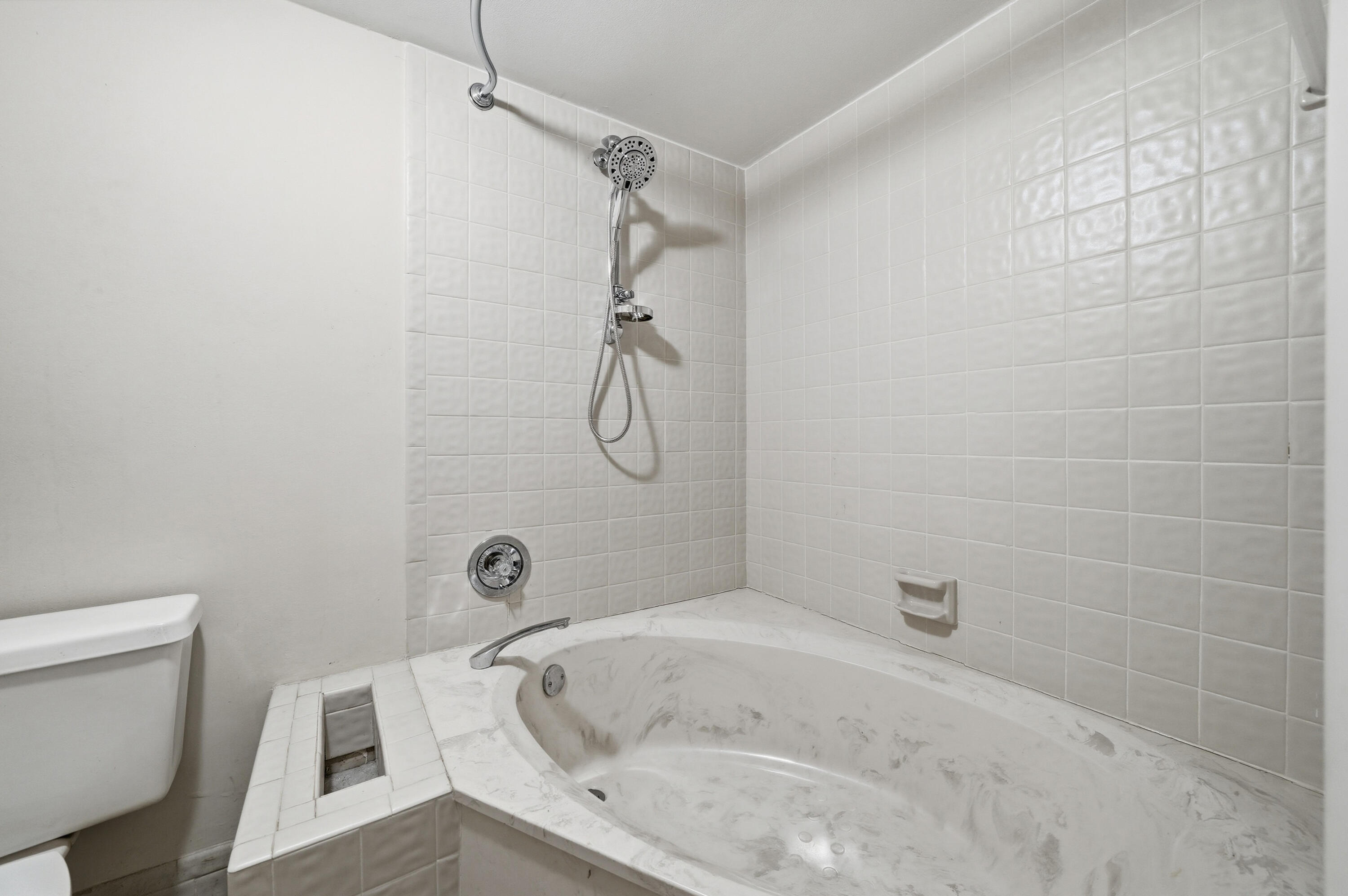 HAMMOCKS-LAKE FOREST CONDO - Residential