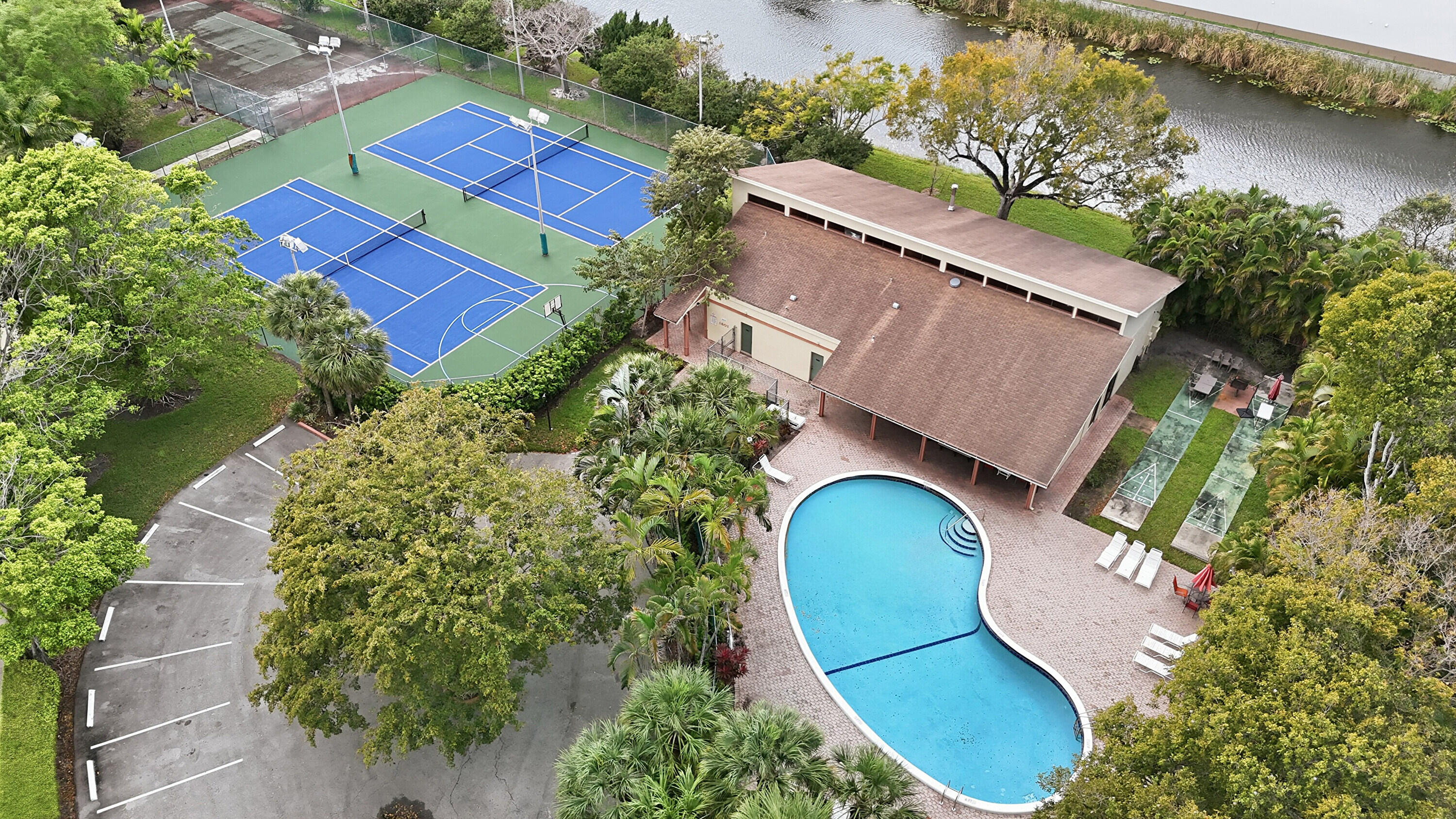 HAMMOCKS-LAKE FOREST CONDO - Residential