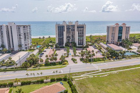 A home in Hutchinson Island