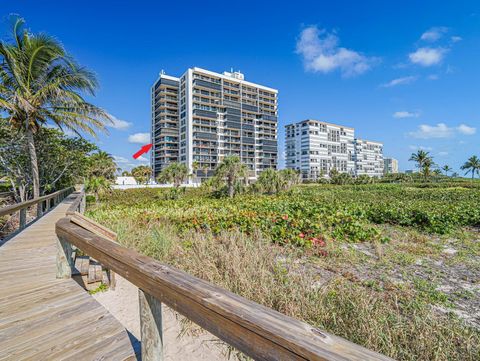 A home in Hutchinson Island